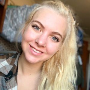 Meet your Posher, Holly